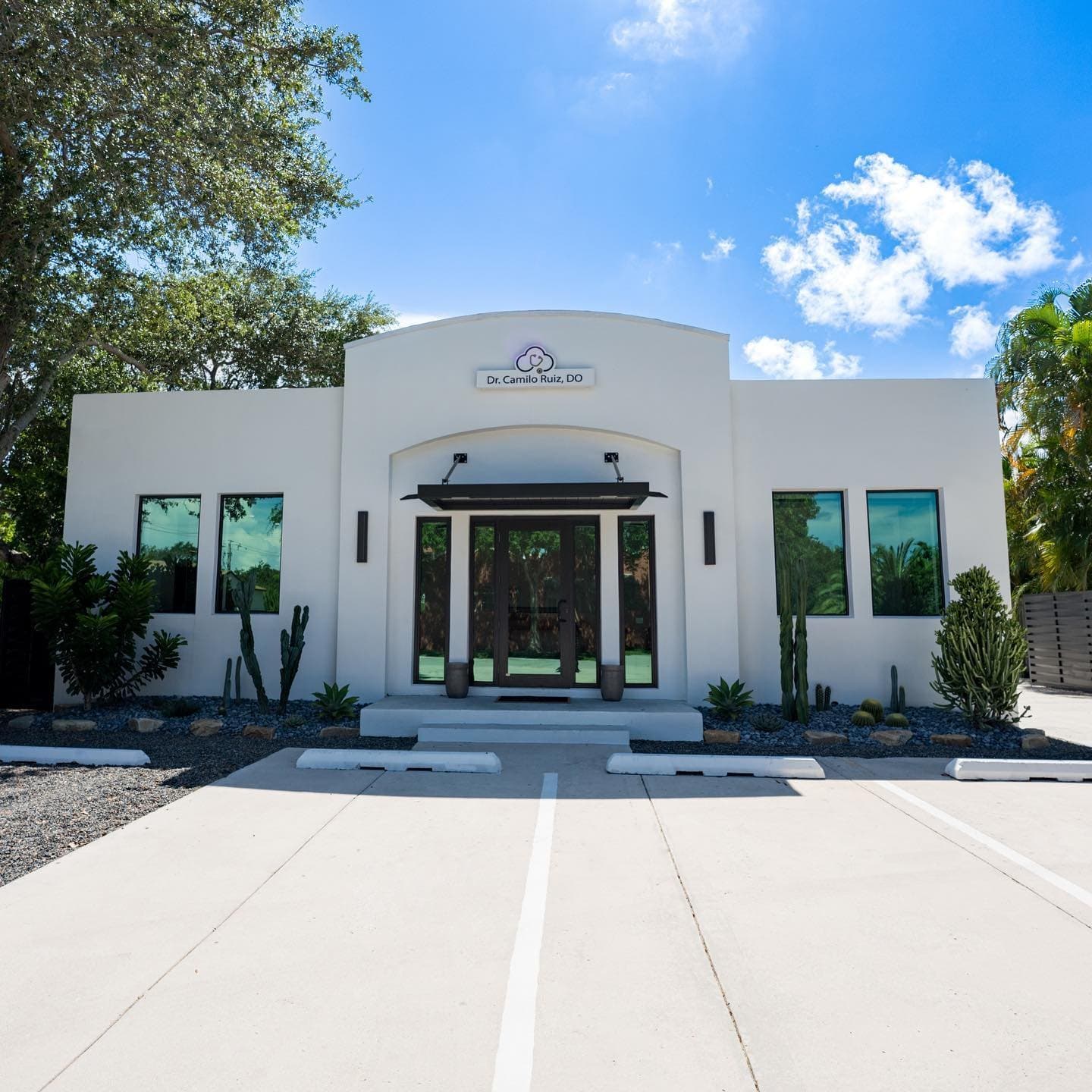 Front of the Sleep & Internal Medicine Specialists building on S.E. 2nd Avenue, Fort Lauderdale